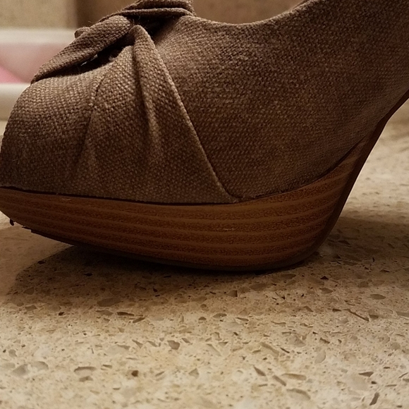 Unlisted Canvas Platform Peep Toe Pumps - Picture 4 of 4